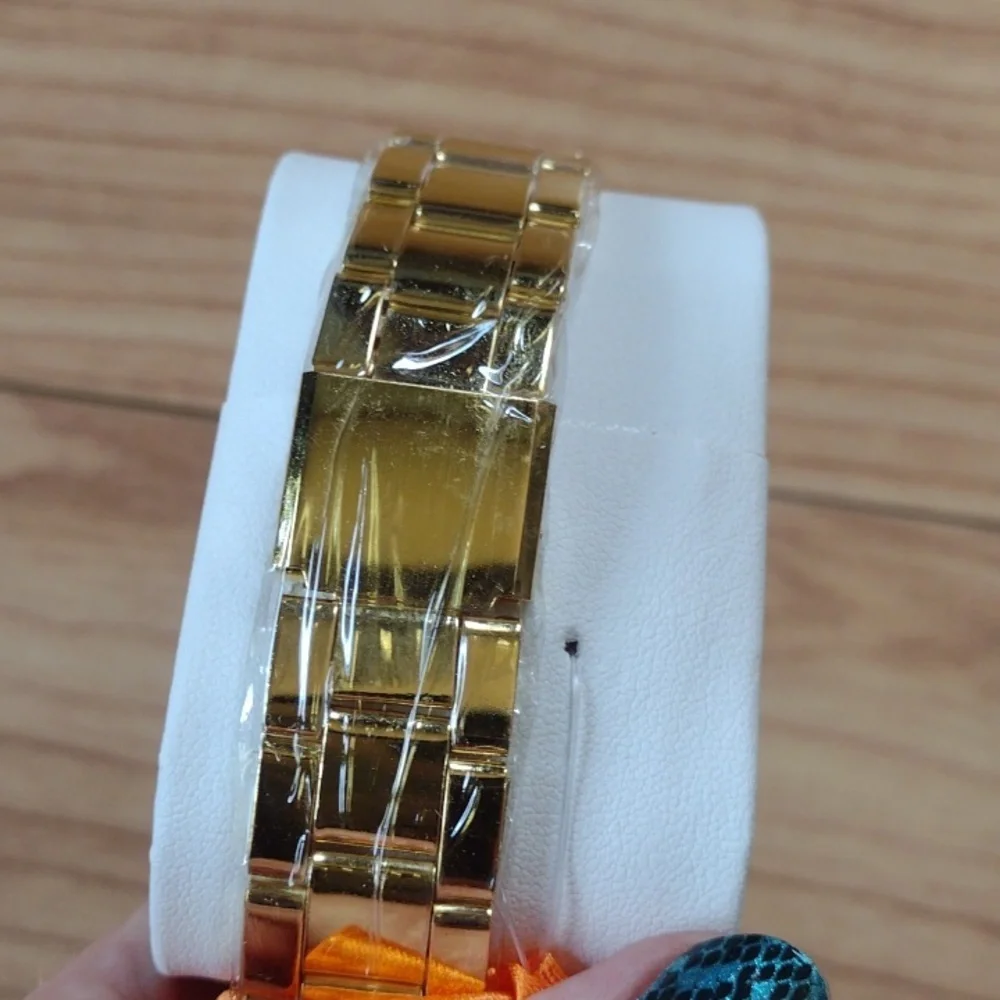 Henry's Watches New Luxury Business Mens Watch Stainless Steel Gold and Black